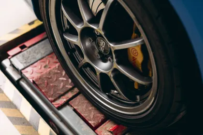 Detailaufnahme eines Pkw-Reifens